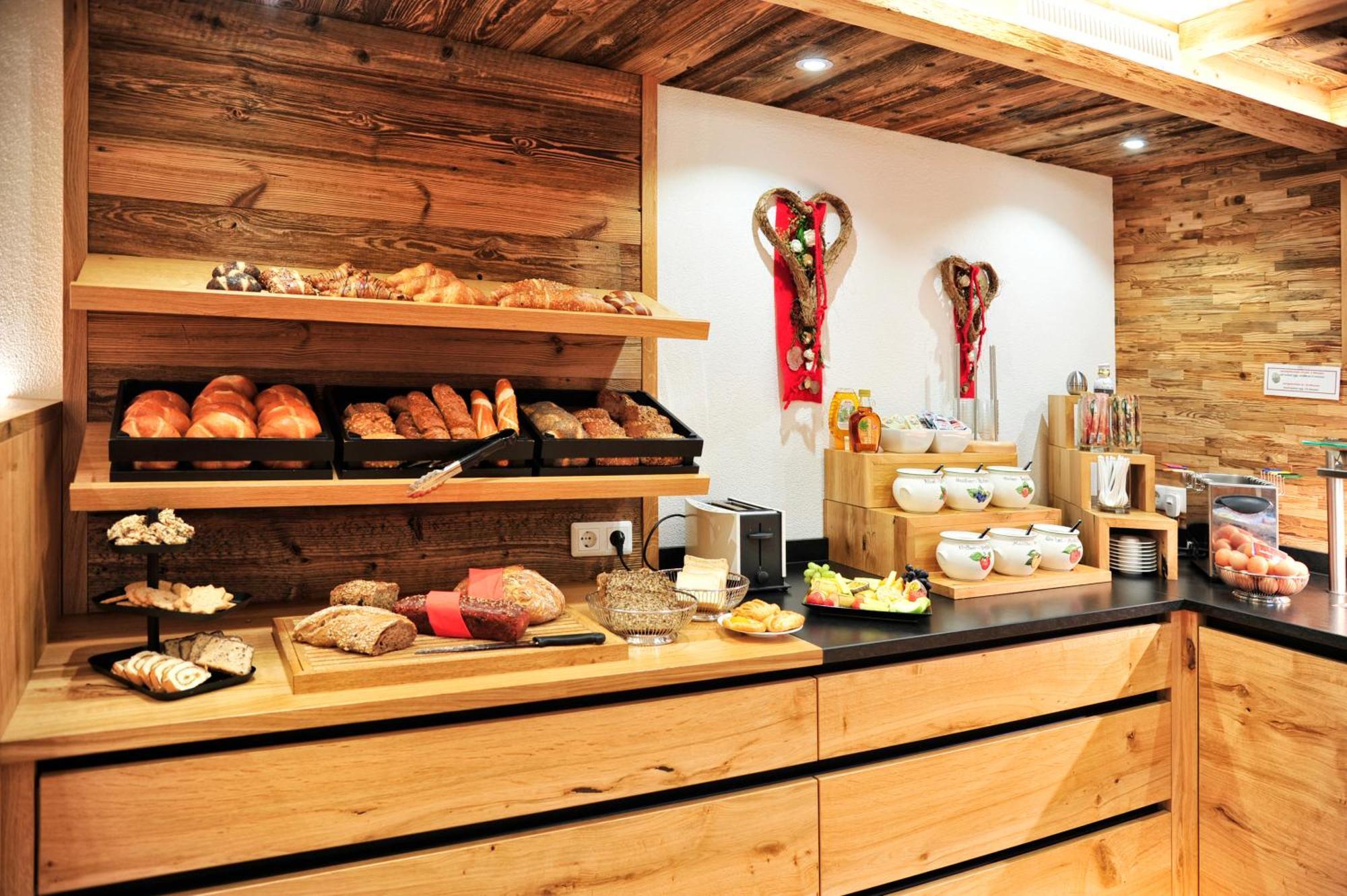 Hotel Garni Bellevue Ischgl Bagian luar foto